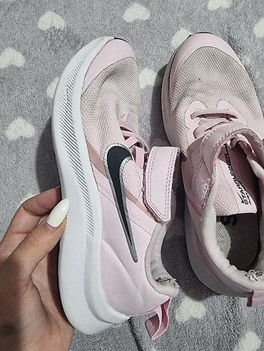 Nike patike za devojcice 31 broj. ostecenje sa unutrasanje strane. za na lalafo.rs — 1 Nike patike za devojcice 31 broj. ostecenje sa unutrasanje strane. za — 1