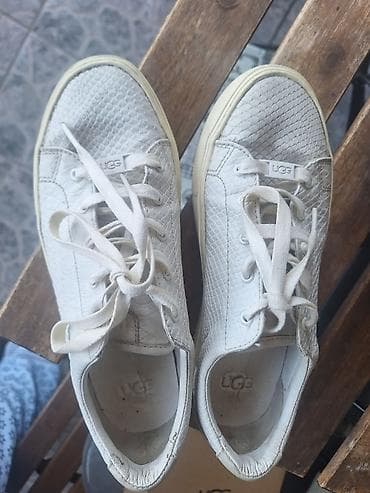 Ugg original kozne patike, naznacena velicina 38, vise odgovaraju za at lalafo.rs — 1 Ugg original kozne patike, naznacena velicina 38, vise odgovaraju za — 1