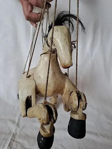 Tri drvene marionetske igracke sa originalnim kanapima, pocetk 20 na lalafo.rs — 1 Tri drvene marionetske igracke sa originalnim kanapima, pocetk 20 — 1