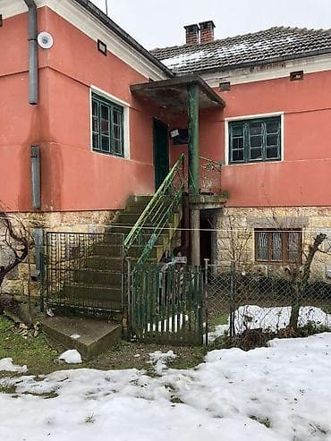 Porodično seosko domaćinstvo sa kućom i pomoćnim objektima Na prodaju na lalafo.rs Porodično seosko domaćinstvo sa kućom i pomoćnim objektima Na prodaju