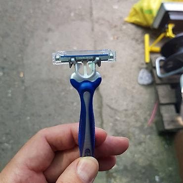 cista koza broj: Brijač je sa tri sečice. U jednoj kesici ide 12 brijača. Cena 1300din na lalafo.rs — 5 cista koza broj: Brijač je sa tri sečice. U jednoj kesici ide 12 brijača. Cena 1300din — 5