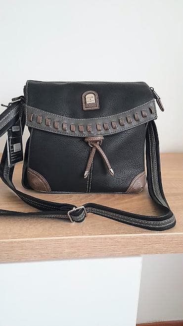 Torba preko ramena – crna, sa braon detaljima - Materijal: eko koža na lalafo.rs Torba preko ramena – crna, sa braon detaljima - Materijal: eko koža