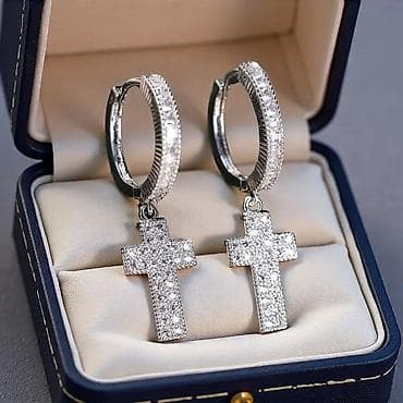 Earrings: Cena: 1400 din par at lalafo.rs — 4 Earrings: Cena: 1400 din par — 4