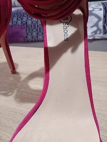 Atraktivne sandale, br.39, Beo shoes, dva puta obuvene, bez oštećenja na lalafo.rs — 2 Atraktivne sandale, br.39, Beo shoes, dva puta obuvene, bez oštećenja — 2