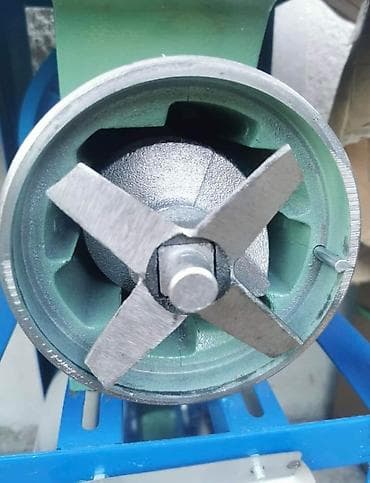 - MASINA ZA MLEVENJE 32” i 42" - - Dolazi u kompletu sa stalkom i na lalafo.rs — 4 - MASINA ZA MLEVENJE 32” i 42" - - Dolazi u kompletu sa stalkom i — 4