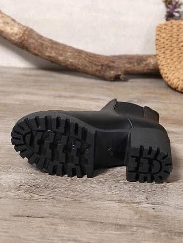 Ženske crne gležnjače sa platformom i blok petom. - Materijal: glatka na lalafo.rs — 6 Ženske crne gležnjače sa platformom i blok petom. - Materijal: glatka — 6