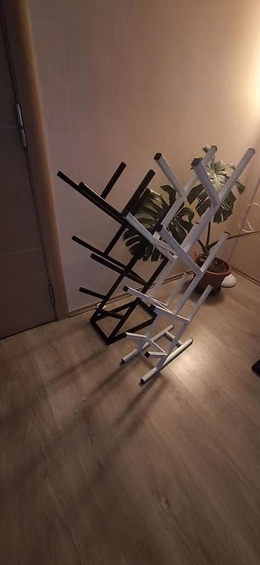 Stalak za knjige – drveni, samostojeći dizajn - Materijal: farbano na lalafo.rs — 2 Stalak za knjige – drveni, samostojeći dizajn - Materijal: farbano — 2