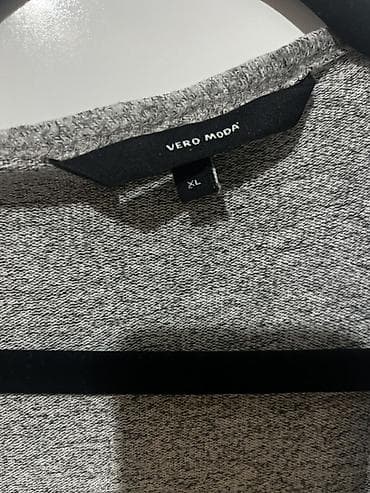pantalone butiku ali: Sivi dugački kardigan Vero Moda - Brend: Vero Moda - Veličina: XL na lalafo.rs — 2 pantalone butiku ali: Sivi dugački kardigan Vero Moda - Brend: Vero Moda - Veličina: XL — 2