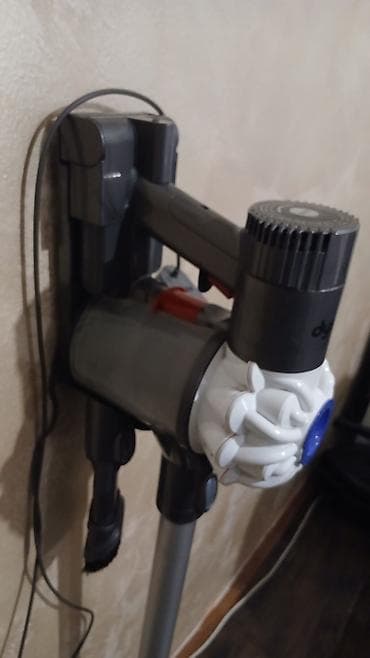 Dyson bežični štapni usisivač (serija V6/V7 tip dizajna) - Kompaktan na lalafo.rs — 4 Dyson bežični štapni usisivač (serija V6/V7 tip dizajna) - Kompaktan — 4