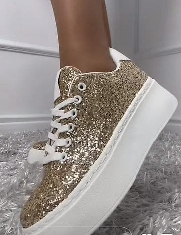 Nove patike
Br 38
Predivne na lalafo.rs — 5 Nove patike
Br 38
Predivne — 5