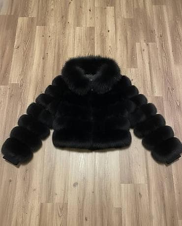 Luksuzna ženska bunda od crnog krzna sa bogatim, pufnastim na lalafo.rs Luksuzna ženska bunda od crnog krzna sa bogatim, pufnastim