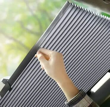 Zaštita šoferke od sunca 🌞🚗 Jednostavno povucite zaštitnu zavesu na lalafo.rs Zaštita šoferke od sunca 🌞🚗 Jednostavno povucite zaštitnu zavesu