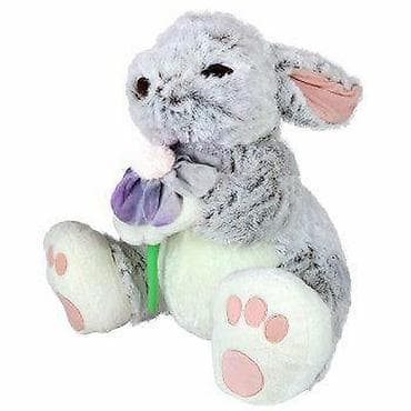 Plišana igračka – zeka sa cvetom - Mekan, pufnast pliš u svetlosivoj na lalafo.rs Plišana igračka – zeka sa cvetom - Mekan, pufnast pliš u svetlosivoj