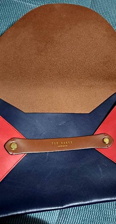 Elegantna kožna torbica, savršen dodatak za svaku priliku. Praktična at lalafo.rs — 4 Elegantna kožna torbica, savršen dodatak za svaku priliku. Praktična — 4