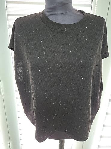 Crna ženska bluza/majica kratkih rukava sa diskretnim šljokicama. - na lalafo.rs Crna ženska bluza/majica kratkih rukava sa diskretnim šljokicama. -
