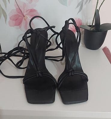 Crne sandale na štiklu sa vezivanjem oko članka. - Gornjište: tanki na lalafo.rs — 2 Crne sandale na štiklu sa vezivanjem oko članka. - Gornjište: tanki — 2