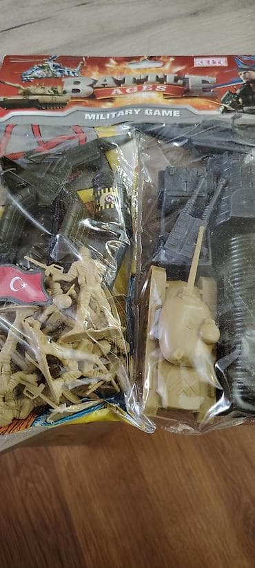 Battle Ages – Military Game set figura i vozila - Kompletnan set na lalafo.rs Battle Ages – Military Game set figura i vozila - Kompletnan set