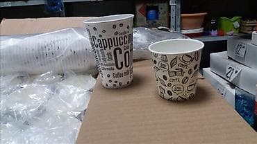 pantalone butiku ali: Plasticne case sa slamkom i poklopcem za zurke U ponudi imamo vecu na lalafo.rs — 3 pantalone butiku ali: Plasticne case sa slamkom i poklopcem za zurke U ponudi imamo vecu — 3