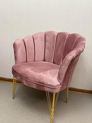 Barselona klub fotelja – elegantna školjkasta forma - Tapacirana na lalafo.rs Barselona klub fotelja – elegantna školjkasta forma - Tapacirana