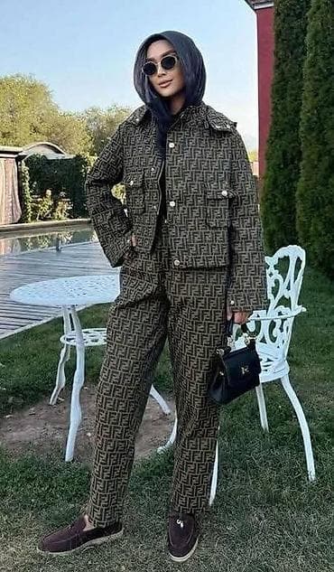 Elegantan komplet FENDI
s, m, l na lalafo.rs Elegantan komplet FENDI
s, m, l