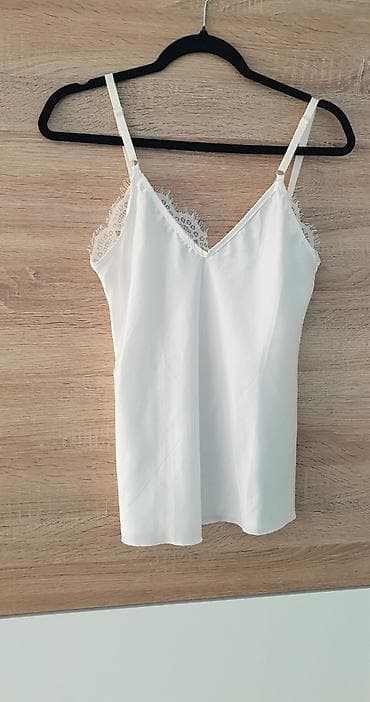Women's T-shirts and tops: Majica na bratele bela boja sa belom kvalitetnom čipkom.Tanji saten at lalafo.rs — 3 Women's T-shirts and tops: Majica na bratele bela boja sa belom kvalitetnom čipkom.Tanji saten — 3