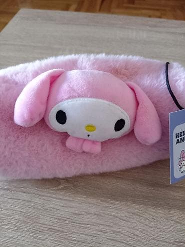 Nova plišana pernica iz linije Hello Kitty, Bershka na lalafo.rs — 2 Nova plišana pernica iz linije Hello Kitty, Bershka — 2