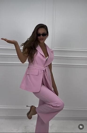 Ženski komplet – bezrukavni sako i pantalone u puder roze boji. - at lalafo.rs — 1 Ženski komplet – bezrukavni sako i pantalone u puder roze boji. - — 1