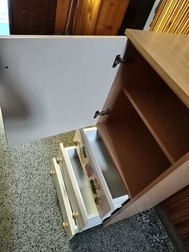 Očuvano, komoda za dečju garderobu, funkcionalna, može se koristiti uz at lalafo.rs — 2 Očuvano, komoda za dečju garderobu, funkcionalna, može se koristiti uz — 2