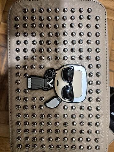 Ocuvana torbica. nije original. fali da se zameni masinica. ima onaj at lalafo.rs Ocuvana torbica. nije original. fali da se zameni masinica. ima onaj