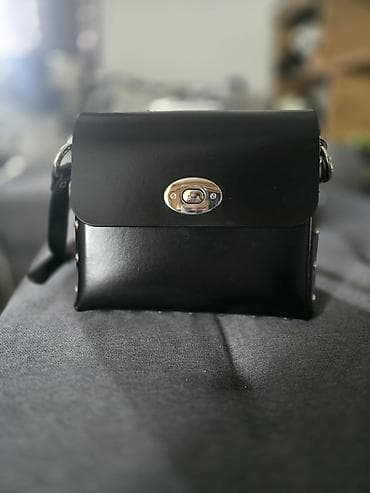 Monina kozna torba, koriscena par puta, nema tragove nosenja u at lalafo.rs — 1 Monina kozna torba, koriscena par puta, nema tragove nosenja u — 1