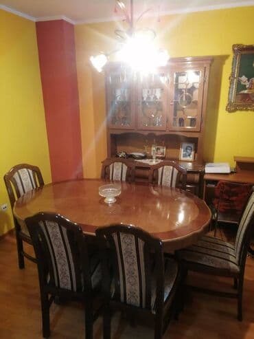 Prodajem kvalitetan drveni trpezarijski sto sa šest tapaciranih na lalafo.rs Prodajem kvalitetan drveni trpezarijski sto sa šest tapaciranih