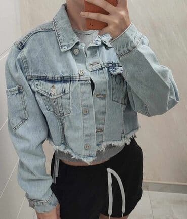 Kratka teksas jakna – svetloplava/ispirana - Krojen, skraćen model do na lalafo.rs Kratka teksas jakna – svetloplava/ispirana - Krojen, skraćen model do