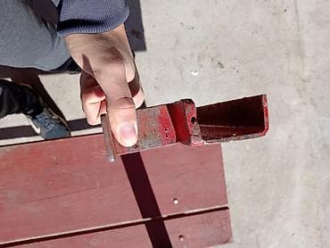 dve suknje po: Drvena klupa sa metalnim nosačima - Konstrukcija: masivno drvo (dve na lalafo.rs — 4 dve suknje po: Drvena klupa sa metalnim nosačima - Konstrukcija: masivno drvo (dve — 4