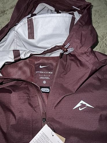 Jackets: NIKE Trail Cosmic Peaks Gore-Tex Infinium Jacket vel. M NOVO
FZ at lalafo.rs — 8 Jackets: NIKE Trail Cosmic Peaks Gore-Tex Infinium Jacket vel. M NOVO
FZ — 8