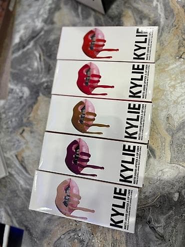 Kylie Cosmetics set za usne – Matte Liquid Lipstick & Lip Liner ( na lalafo.rs — 2 Kylie Cosmetics set za usne – Matte Liquid Lipstick & Lip Liner ( — 2