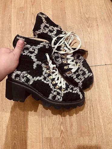 Guči cipele br : 40
Korištene bez oštećenja at lalafo.rs — 2 Guči cipele br : 40
Korištene bez oštećenja — 2