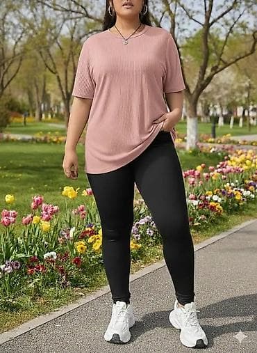 Ženska rebrasta oversized majica s kratkim rukavima - Kroj: ležeran at lalafo.rs — 3 Ženska rebrasta oversized majica s kratkim rukavima - Kroj: ležeran — 3
