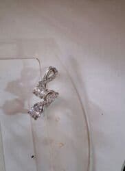 Predstavljamo vam par izuzetnih minđuša izrađenih od pravog Sterling na lalafo.rs Predstavljamo vam par izuzetnih minđuša izrađenih od pravog Sterling