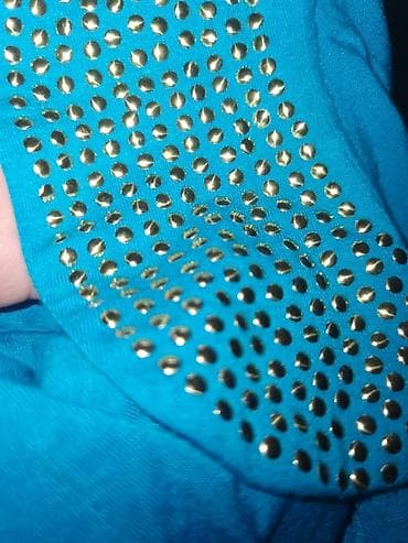 Svečana plava majica dugih rukava Naznačena veličina je XL/XXL Nošena na lalafo.rs — 3 Svečana plava majica dugih rukava Naznačena veličina je XL/XXL Nošena — 3