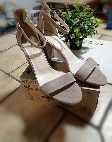 Скроз нове оригинал сандале, преврнута кожа. Висина штикле 7 цм na lalafo.rs — 6 Скроз нове оригинал сандале, преврнута кожа. Висина штикле 7 цм — 6