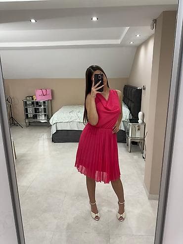 Prelepa, nova, jednom obučena haljina na lalafo.rs Prelepa, nova, jednom obučena haljina