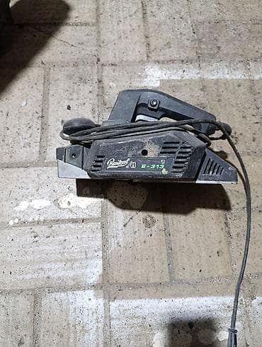 Nareznice: Električna traka brusilica Raikal E-313 Opis: - Model: Raikal E-313 - na lalafo.rs — 2 Nareznice: Električna traka brusilica Raikal E-313 Opis: - Model: Raikal E-313 - — 2