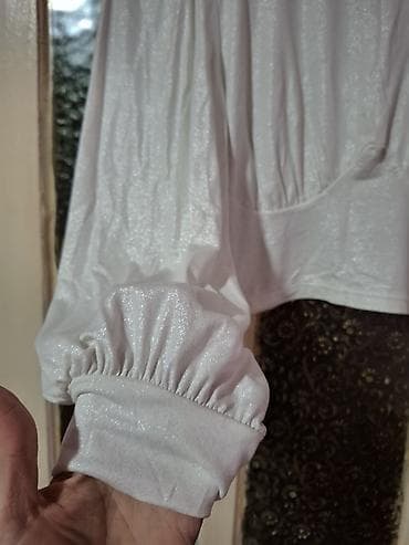 Personal Items: Beli ženski top sa dugim rukavima i diskretnim sjajem. Velicina at lalafo.rs — 2 Personal Items: Beli ženski top sa dugim rukavima i diskretnim sjajem. Velicina — 2