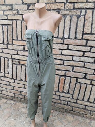 Kombinezon vel S
MADE IN Italy, nov BEZ etikete na lalafo.rs Kombinezon vel S
MADE IN Italy, nov BEZ etikete