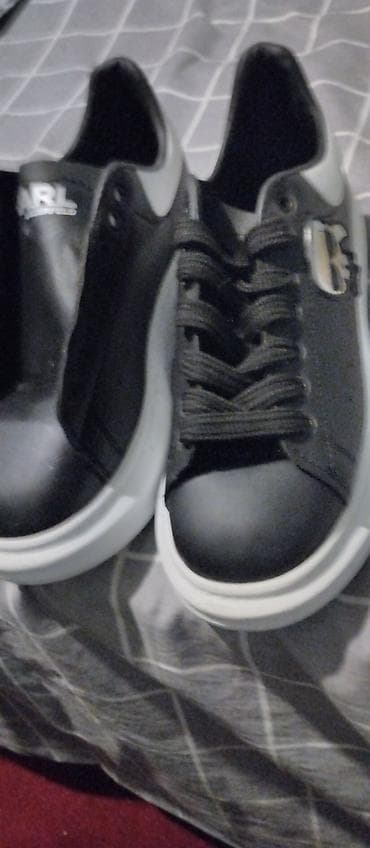 Komplet obuće – 3 para 1) Bele sportske patike - Mrežasti paneli za at lalafo.rs — 10 Komplet obuće – 3 para 1) Bele sportske patike - Mrežasti paneli za — 10