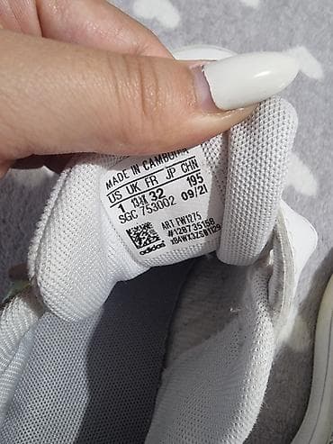 Adidas patike za devojcice bez ostecenja. Broj 32. Za vise informacija na lalafo.rs — 4 Adidas patike za devojcice bez ostecenja. Broj 32. Za vise informacija — 4