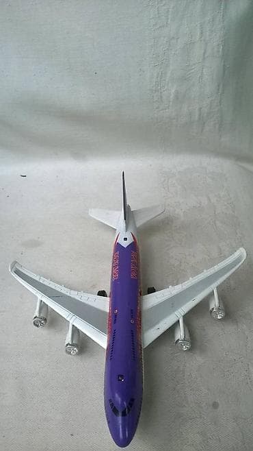 Figurines & Models: Avion Boing 74719 cxm. sa govorom,zvukom poletanja,2 led diode i at lalafo.rs — 2 Figurines & Models: Avion Boing 74719 cxm. sa govorom,zvukom poletanja,2 led diode i — 2