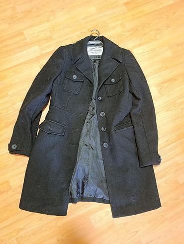 Crni elegantni kaput srednje dužine - Materijal: vunena tkanina na lalafo.rs Crni elegantni kaput srednje dužine - Materijal: vunena tkanina