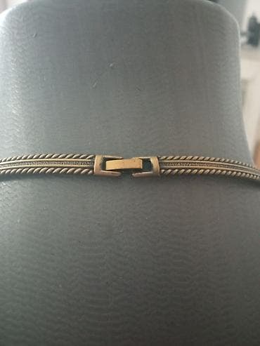 Stara mesingana ogrlica sa priveskom na kopčanje at lalafo.rs — 2 Stara mesingana ogrlica sa priveskom na kopčanje — 2