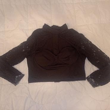 pantalone gina benotti: Elegantna crna crop bluza sa čipkom - Model: kratka bluza sa visokim na lalafo.rs — 1 pantalone gina benotti: Elegantna crna crop bluza sa čipkom - Model: kratka bluza sa visokim — 1